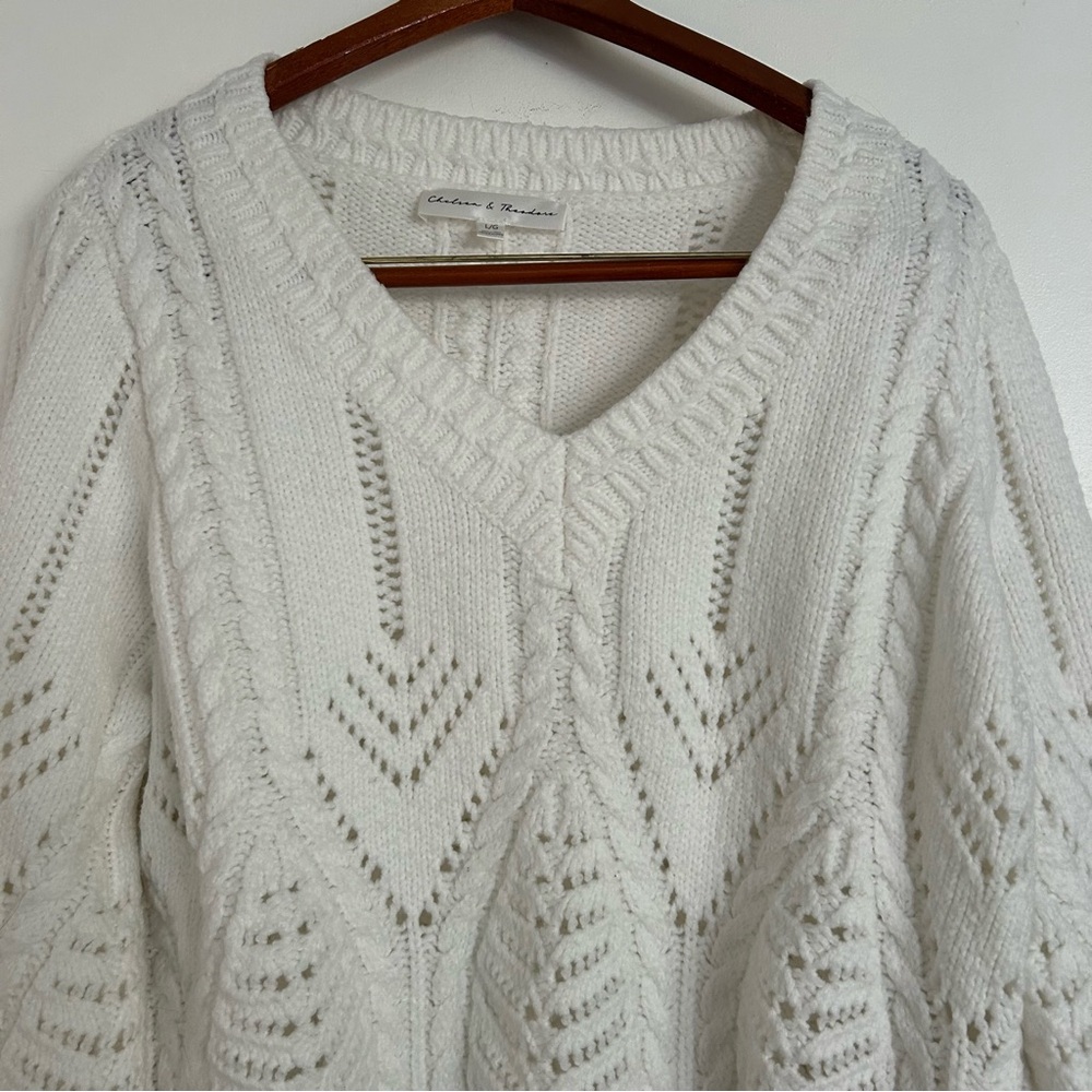 Chelsea & Theodore Women’s White Cable Knit V-Neck Sweater Large Cropped